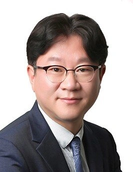 Hoon Lee